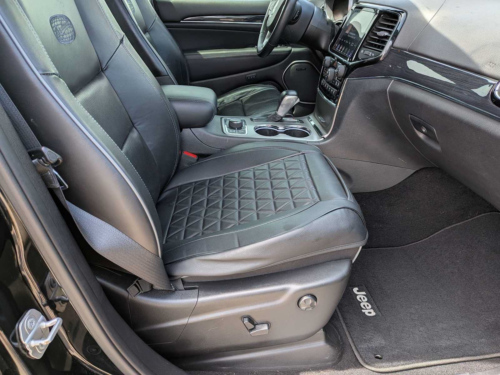 Used 2019 Jeep Grand Cherokee Overland AWD/4WD image 22