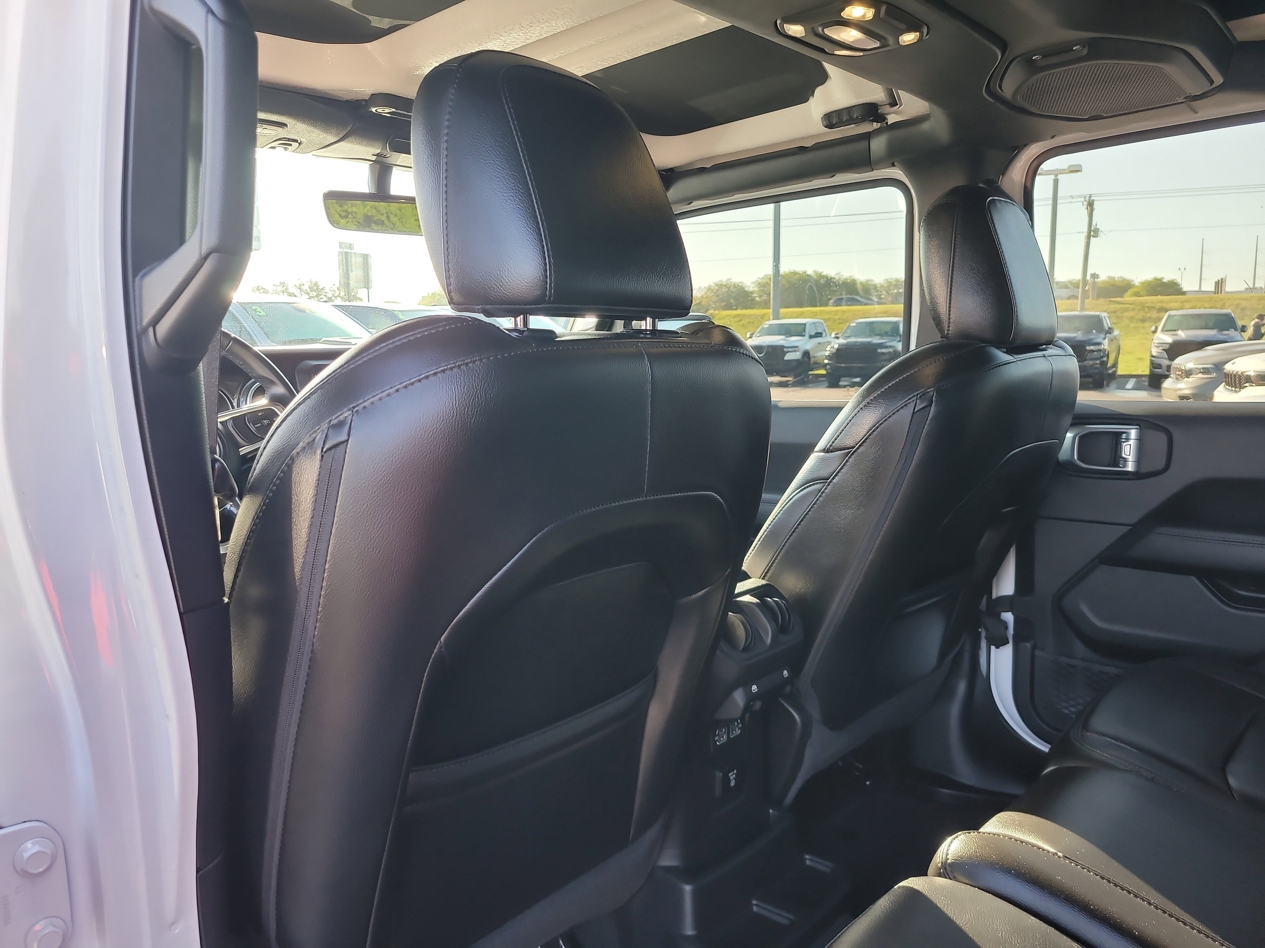 Used 2021 Jeep Wrangler Unlimited Sahara image 12