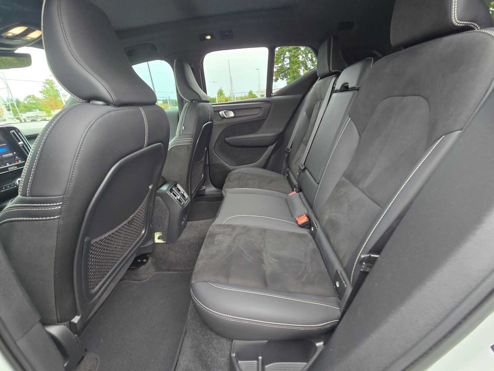 Used 2023 Volvo XC40 Recharge Ultimate AWD/4WD image 16