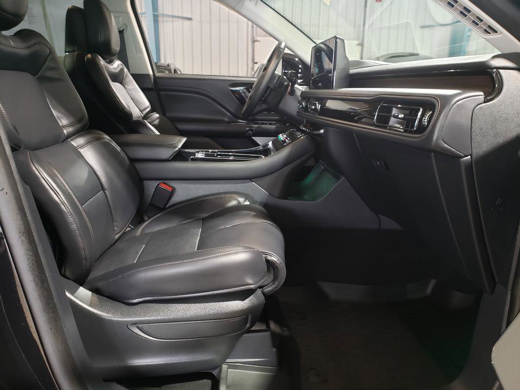 Used 2025 Lincoln Aviator Reserve w/ Equipment Group 201A image 18