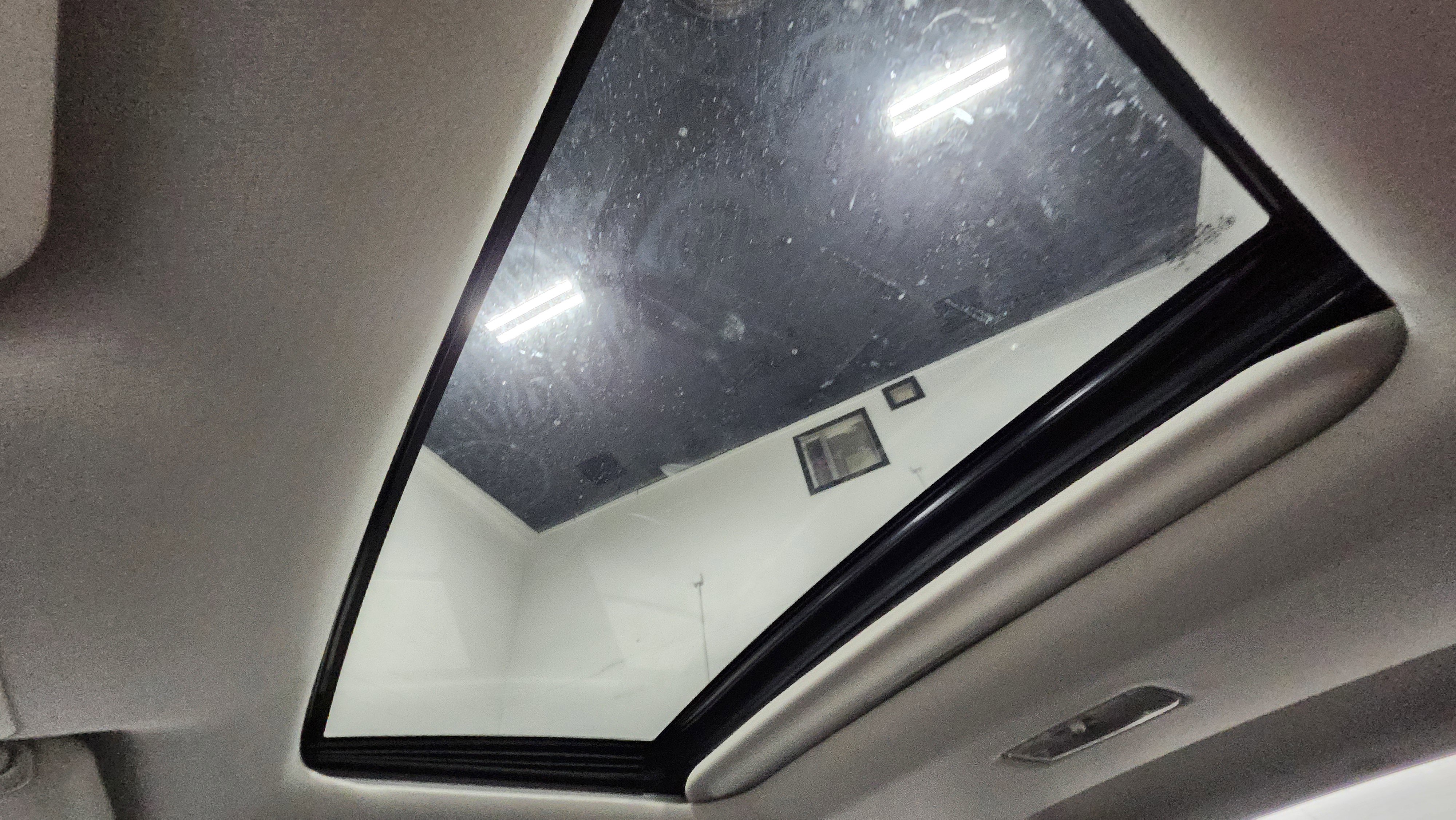 Used 2020 Toyota Corolla XLE image 2