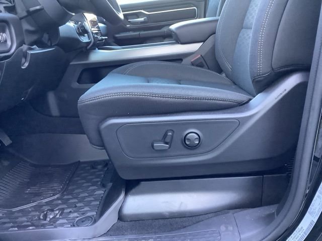 New 2026 RAM 1500 4x4 Crew Cab image 31