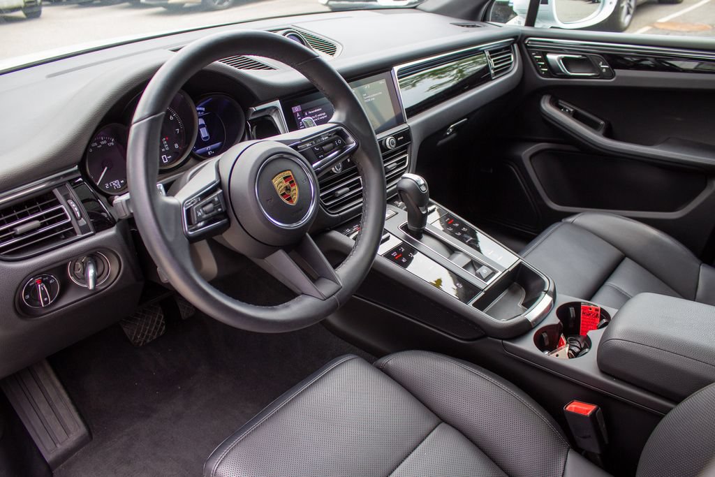 Used 2025 Porsche Macan AWD/4WD image 11