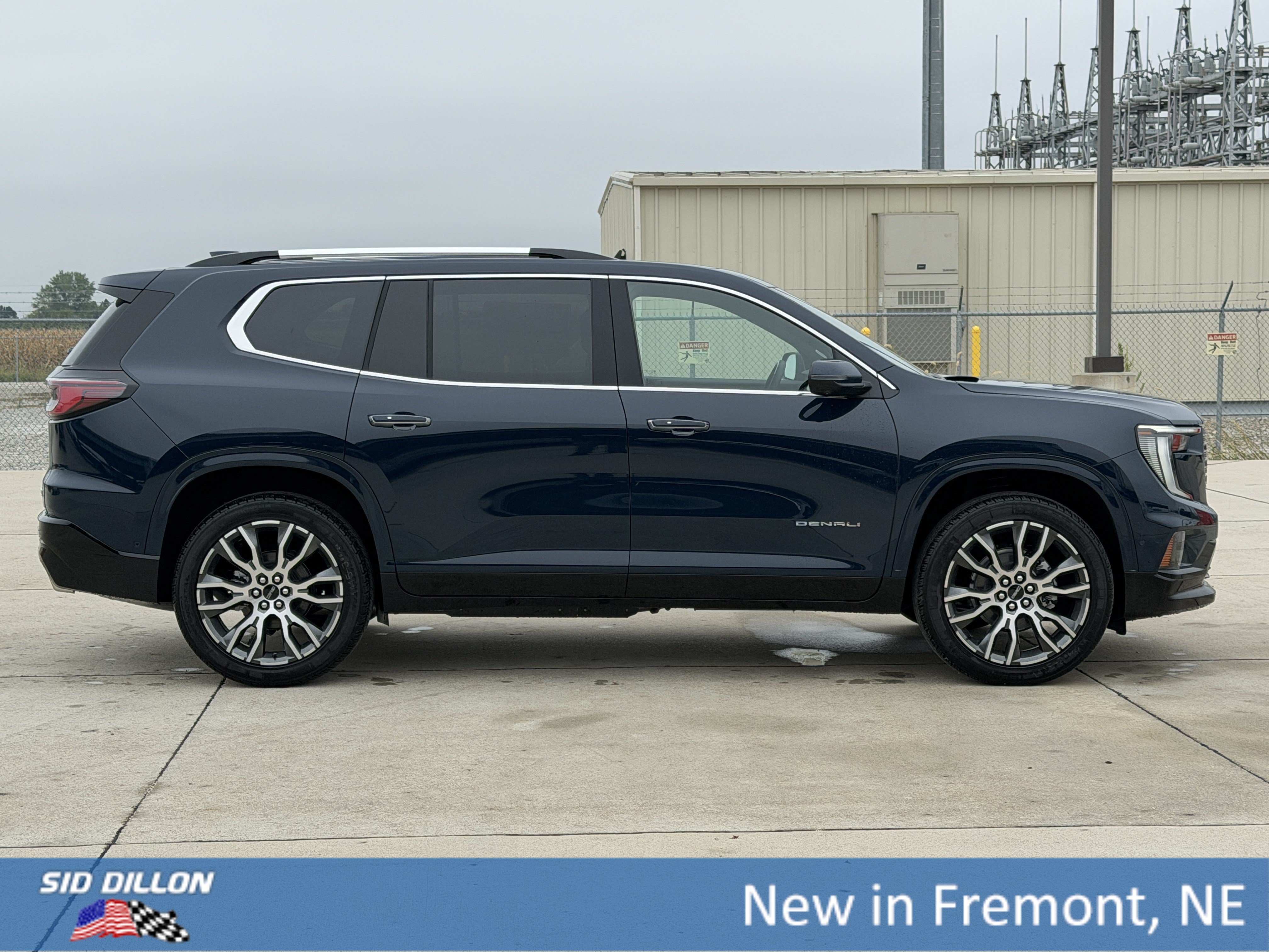 New 2027 GMC Acadia Denali Ultimate w/ LPO, Floor Liner Package AWD/4WD image 3