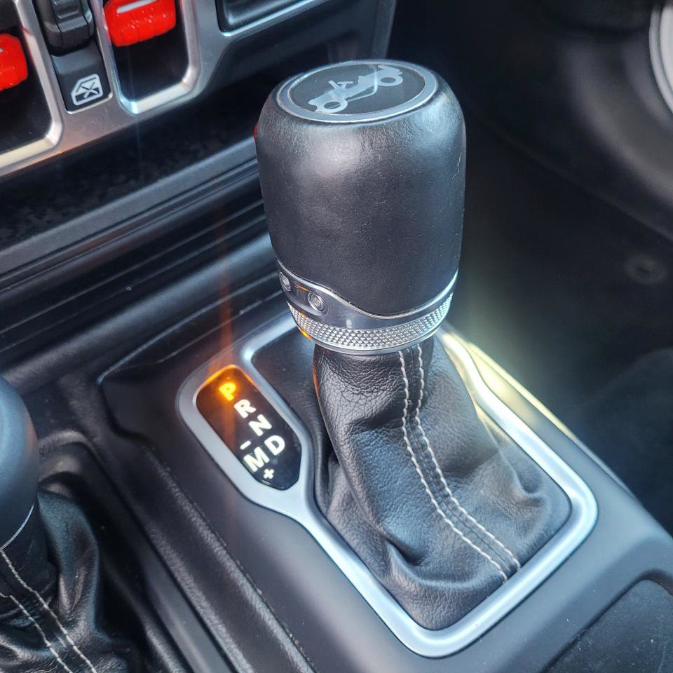 Used 2018 Jeep Wrangler Unlimited Sahara AWD/4WD image 23