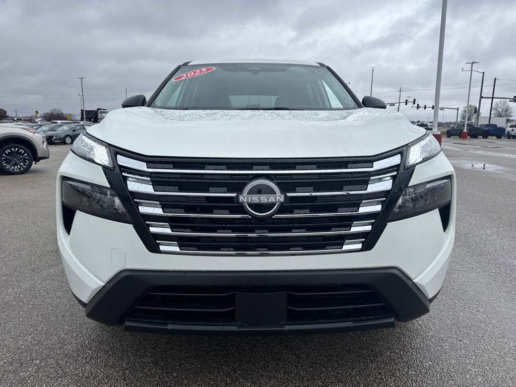 Used 2025 Nissan Rogue S image 10