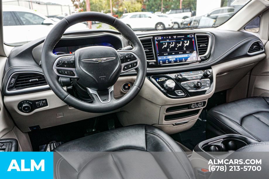Used 2024 Chrysler Pacifica Select image 30