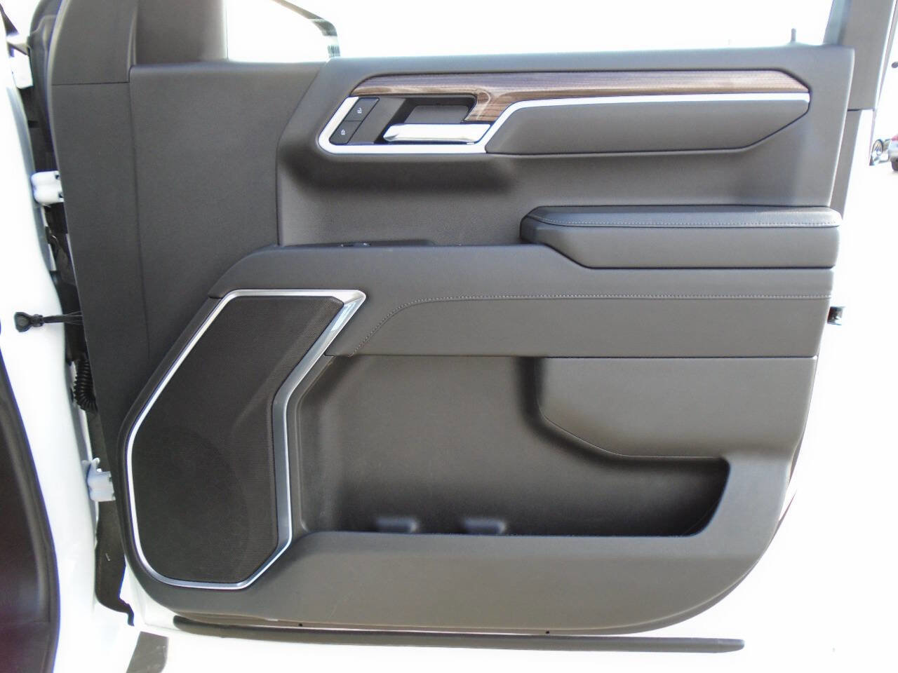 Used 2025 Chevrolet Silverado 1500 LT RWD image 31