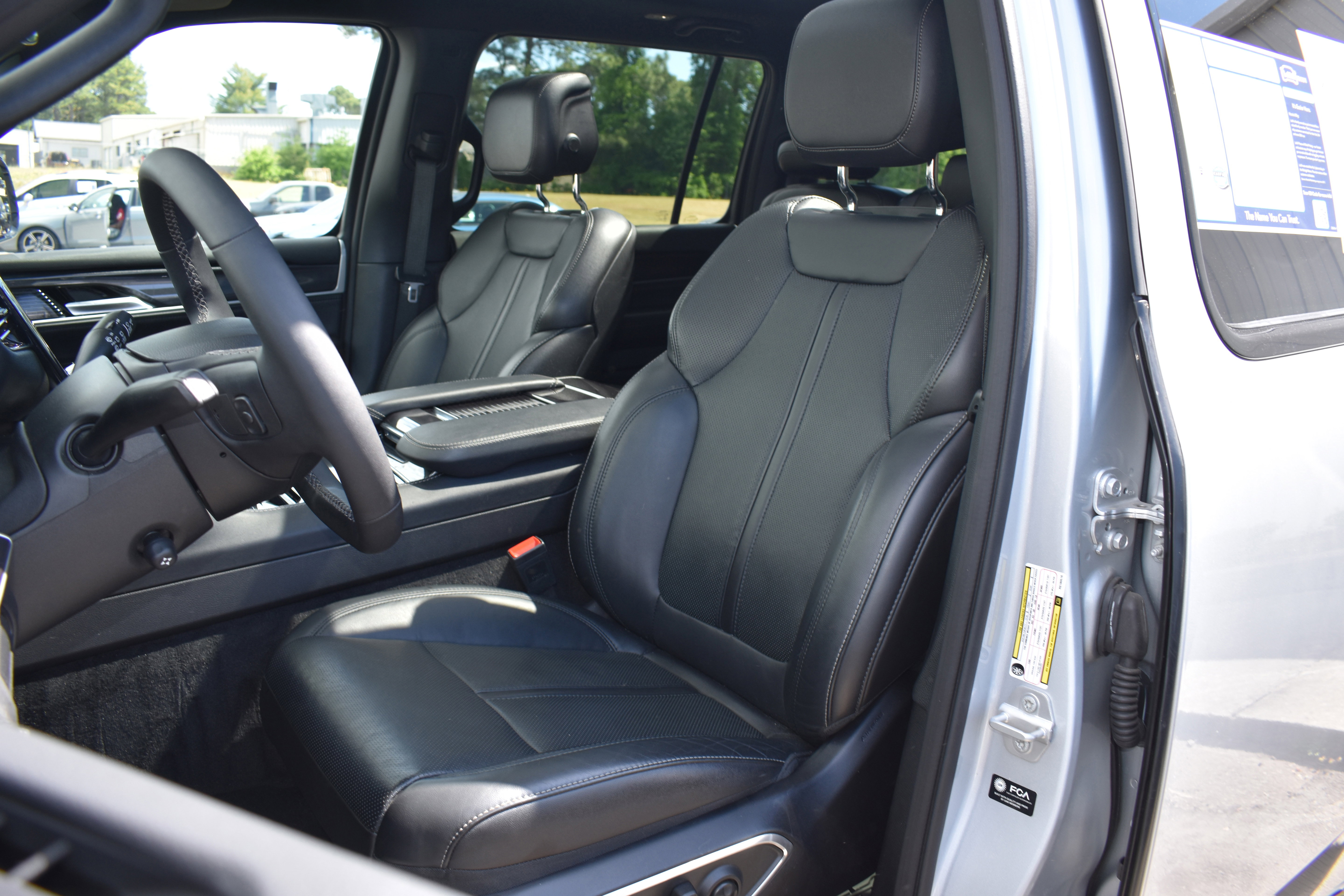 Used 2024 Jeep Wagoneer 4WD w/ Premium Group I image 27