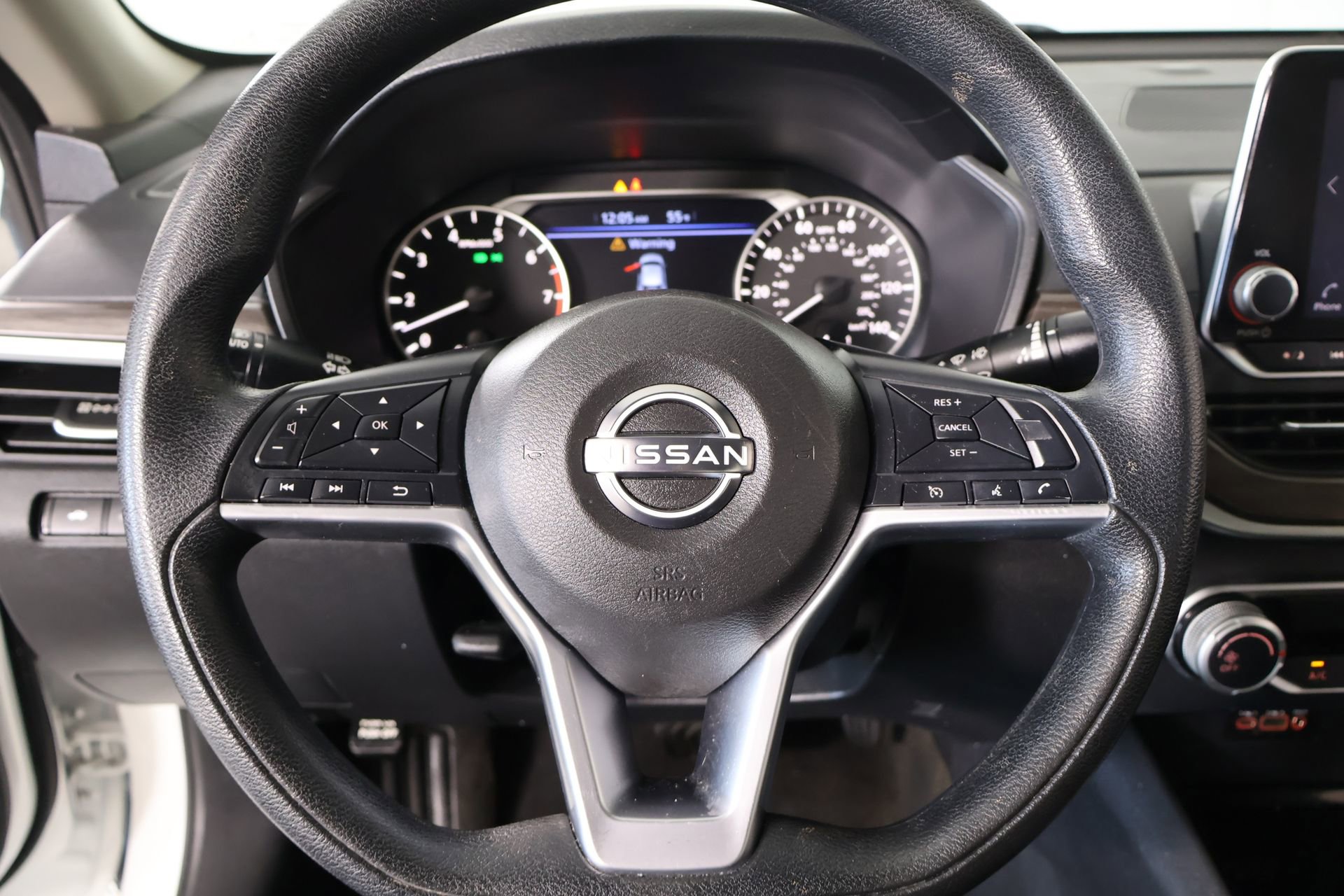 Used 2024 Nissan Altima 2.5 SV FWD image 3
