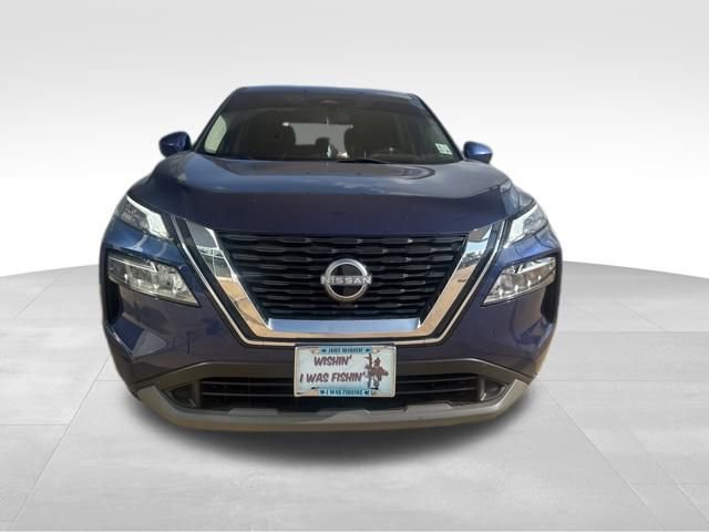 Used 2023 Nissan Rogue SV image 3