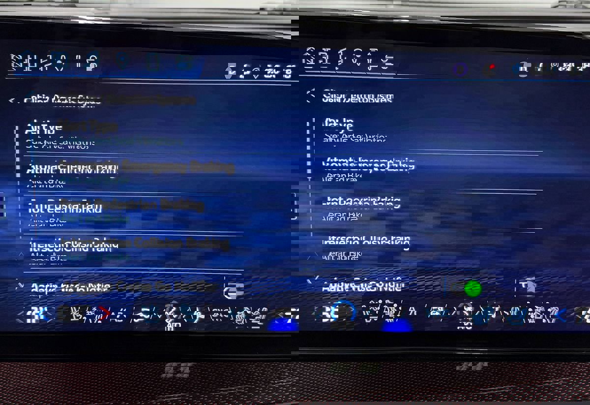 Used 2024 Chevrolet Traverse RS w/ LPO, Floor Liner Package image 32