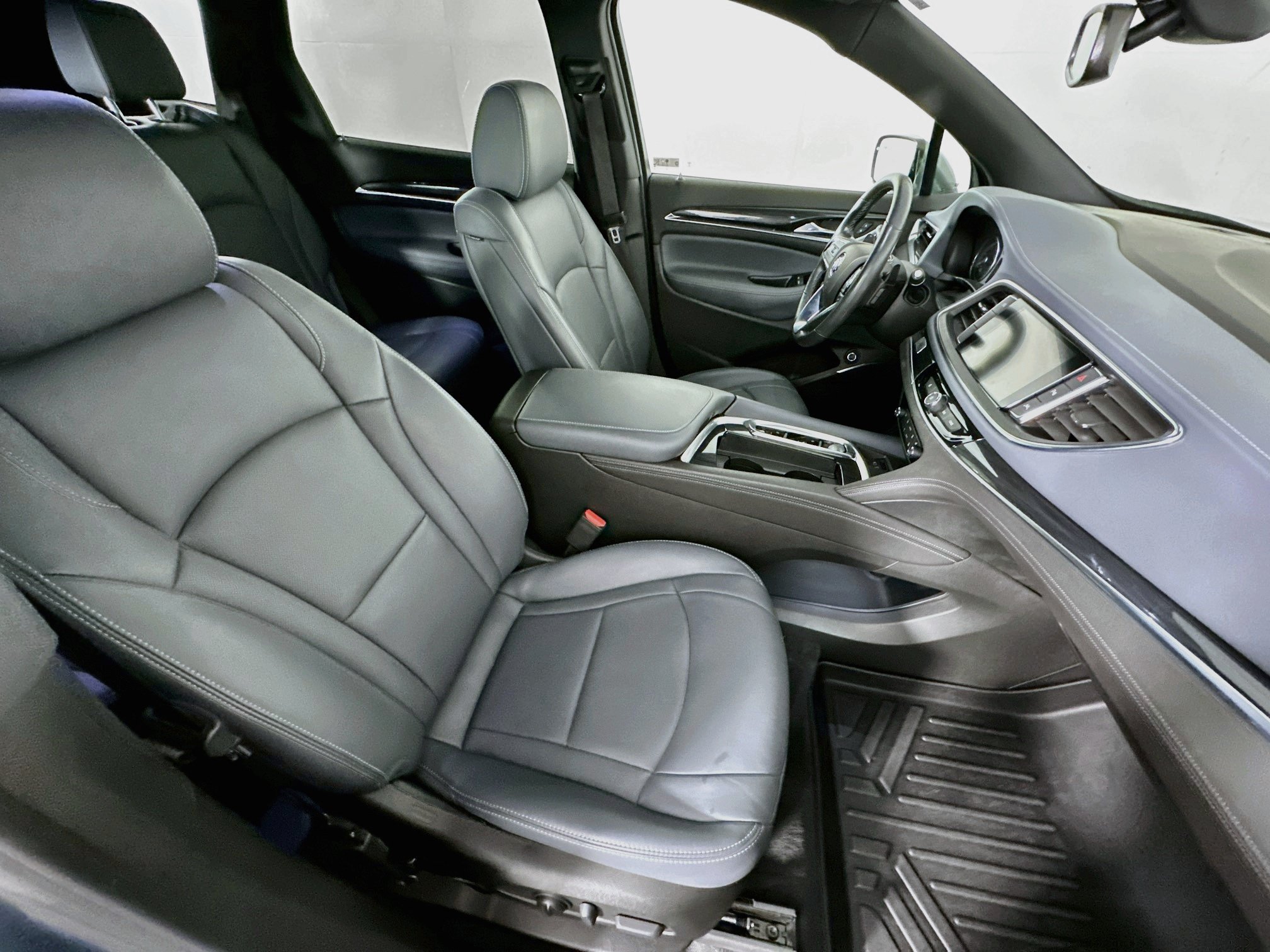 Used 2022 Buick Enclave Essence FWD image 33