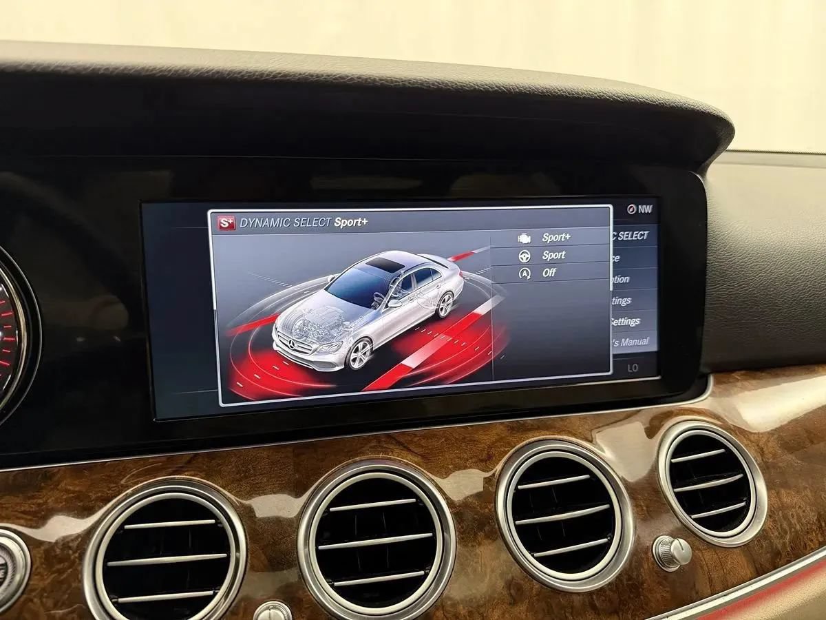 Used 2017 Mercedes-Benz E 300 4MATIC image 31