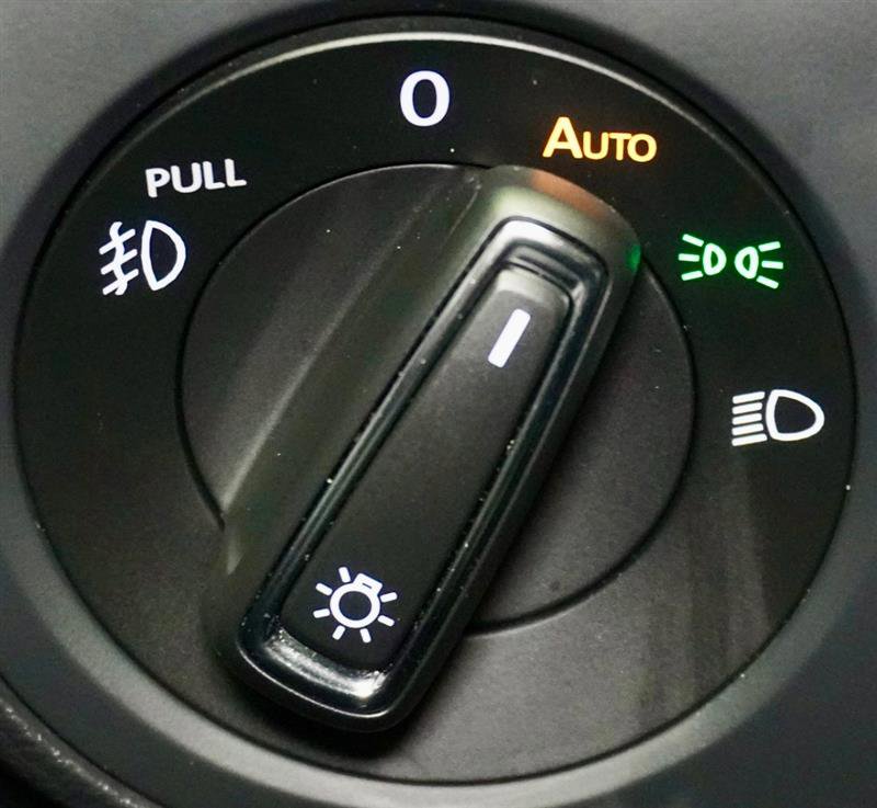 Used 2018 Volkswagen Tiguan SEL image 40