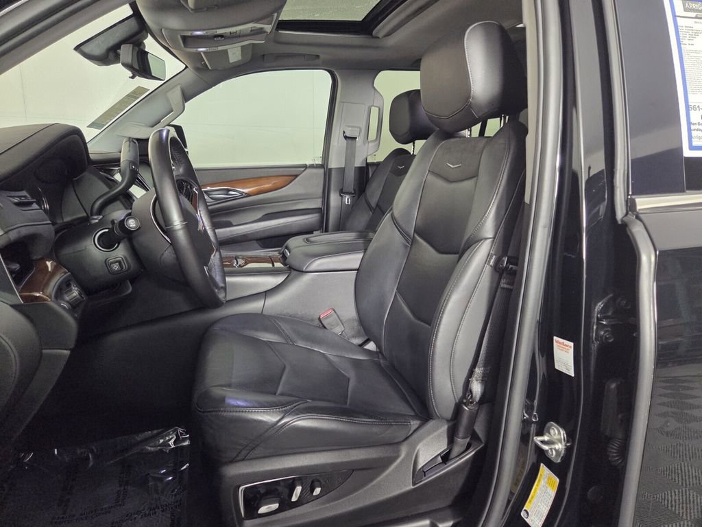 Used 2019 Cadillac Escalade ESV Luxury RWD image 10