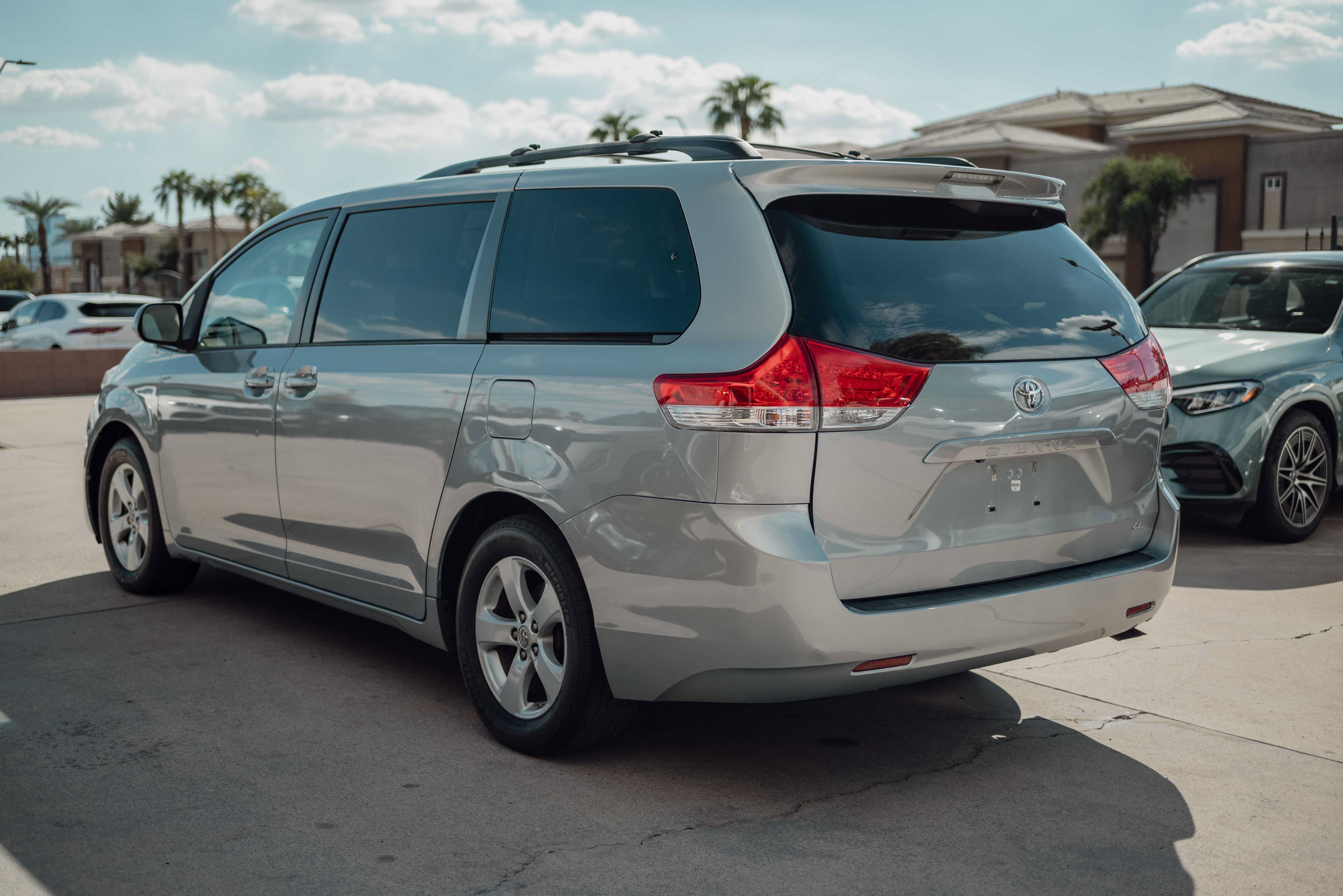 Used 2014 Toyota Sienna LE FWD image 4
