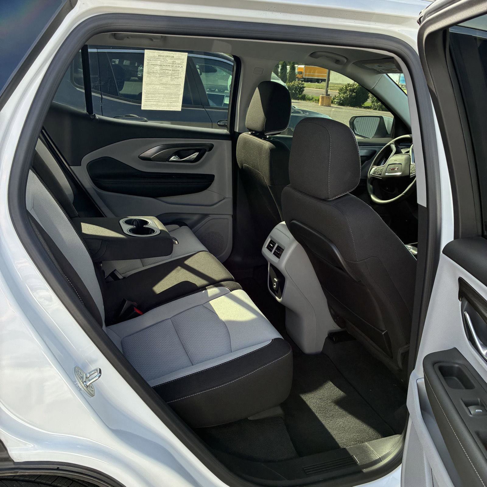 Used 2024 GMC Terrain SLE w/ Driver Convenience Package image 11