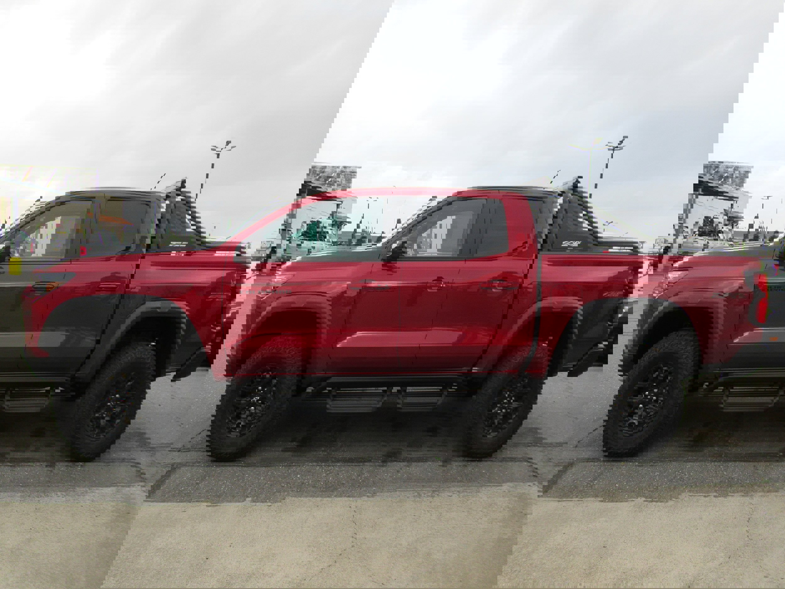Used 2025 Chevrolet Colorado ZR2 w/ Midnight Edition image 2