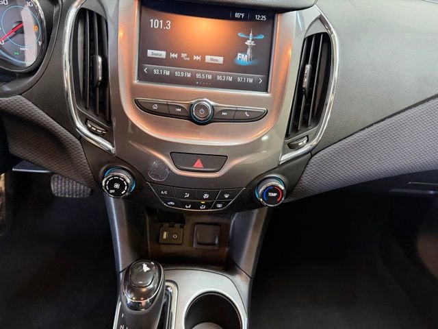 Used 2017 Chevrolet Cruze LT FWD image 21