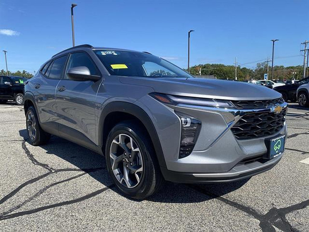 Certified 2024 Chevrolet Trax LT w/ Sunroof Package FWD image 3