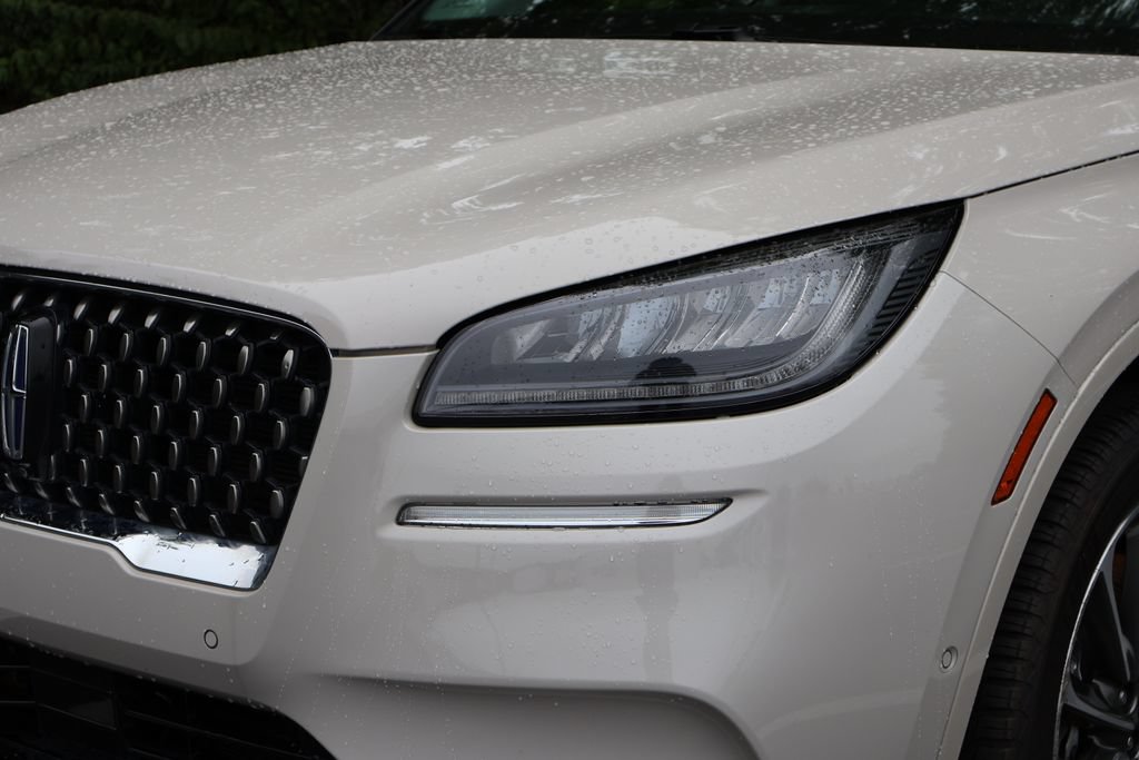 Used 2022 Lincoln Corsair Grand Touring AWD/4WD image 3