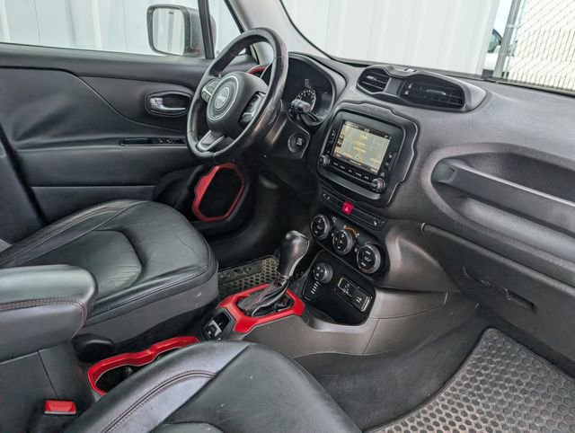Used 2016 Jeep Renegade Trailhawk w/ Premium Trailhawk Package AWD/4WD image 32