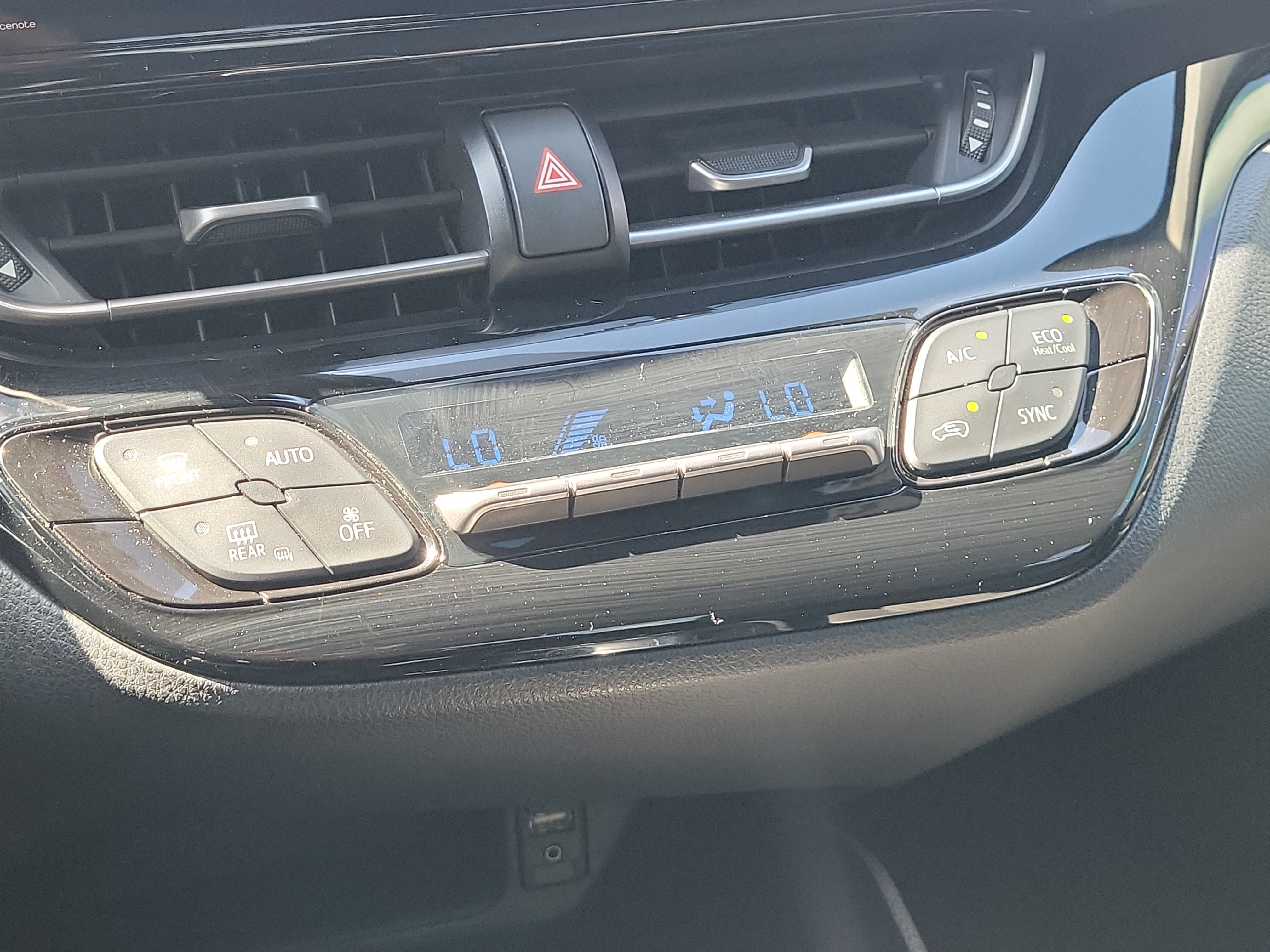 Used 2019 Toyota C-HR XLE FWD image 27