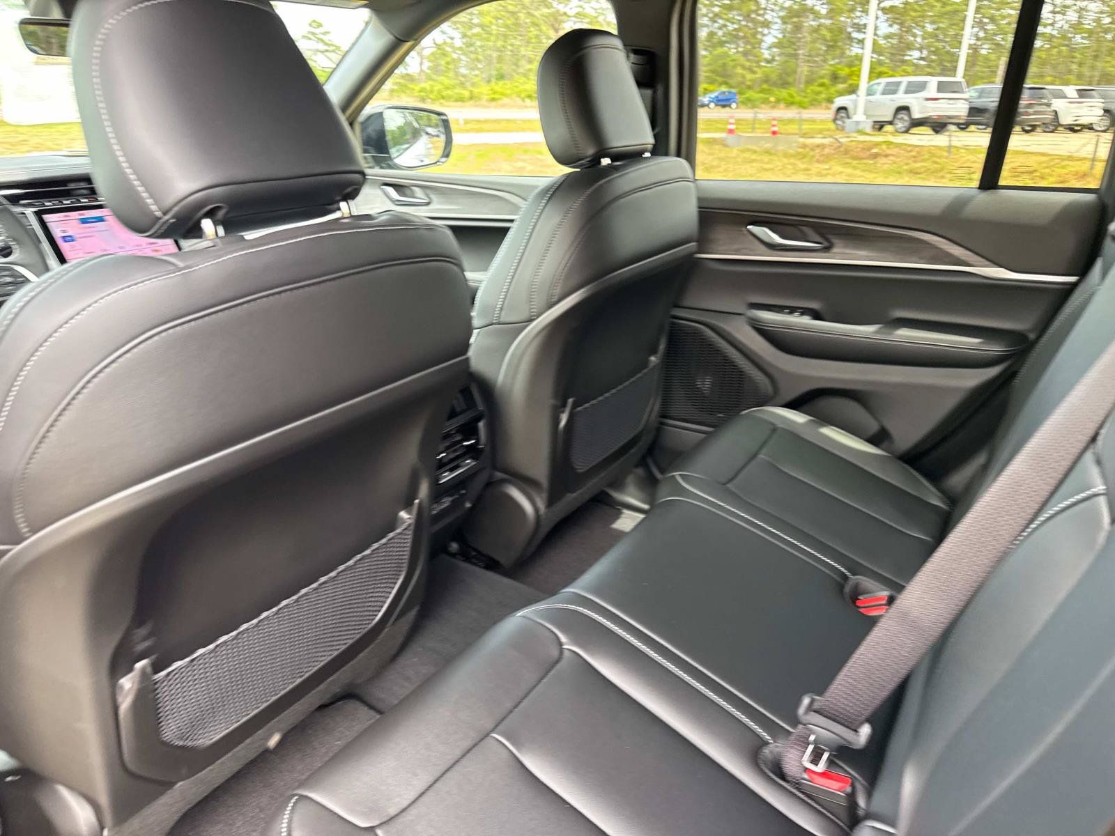 New 2025 Jeep Grand Cherokee Limited w/ Black Appearance Package RWD image 14