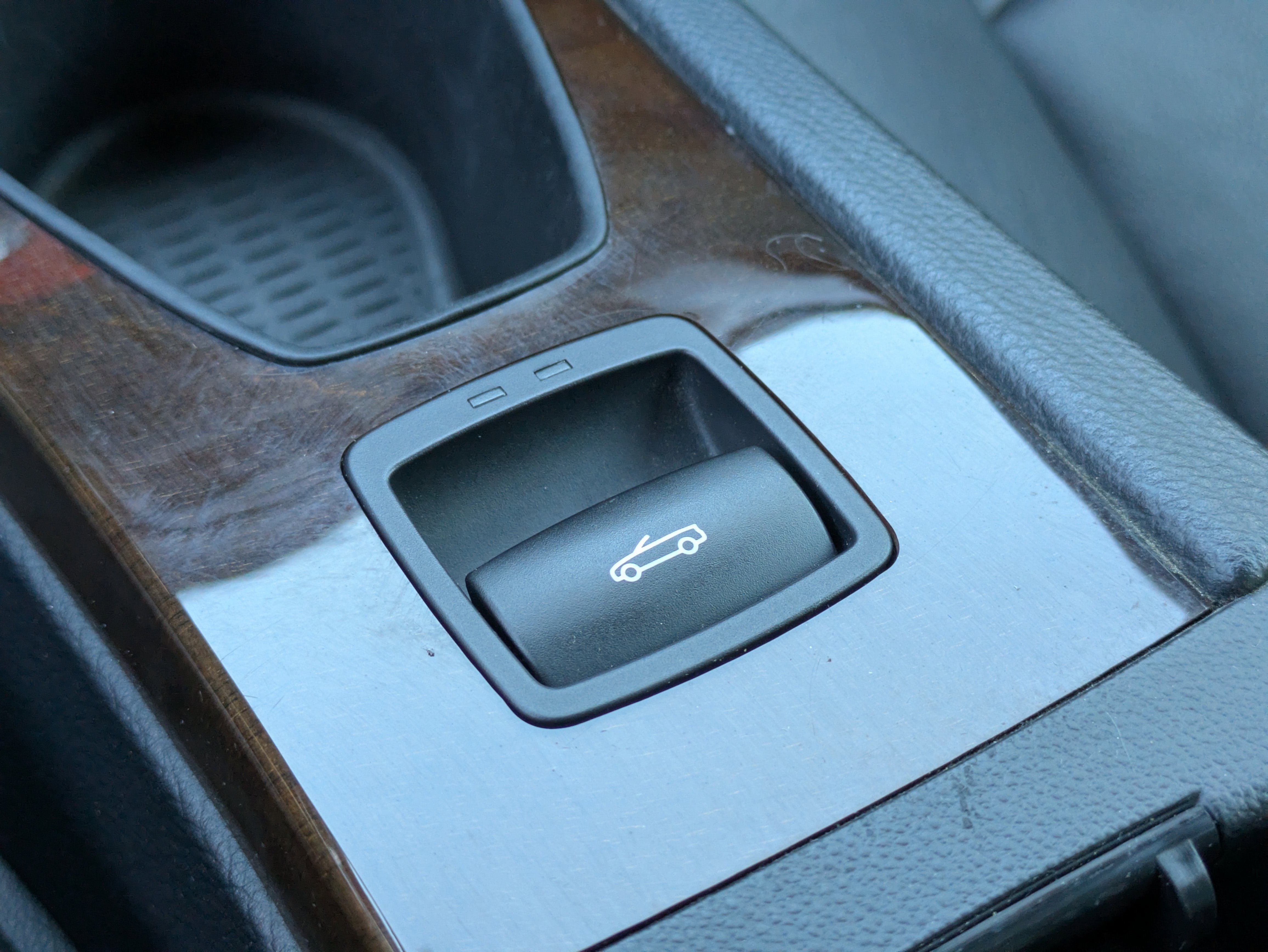 Used 2011 BMW 335i Convertible image 28