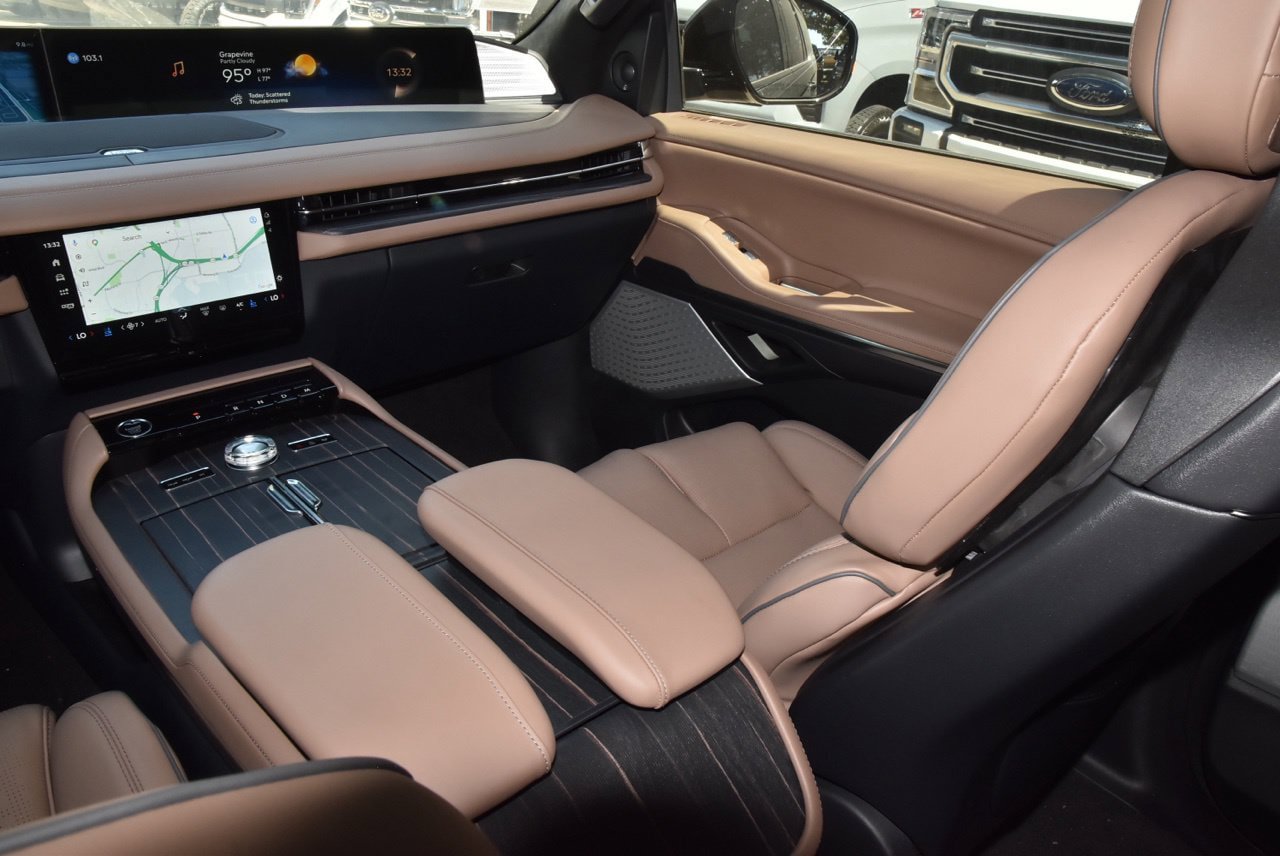 New 2027 Lincoln Navigator Black Label AWD/4WD image 18