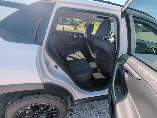 Used 2025 Toyota RAV4 XLE w/ Convenience Package FWD image 5