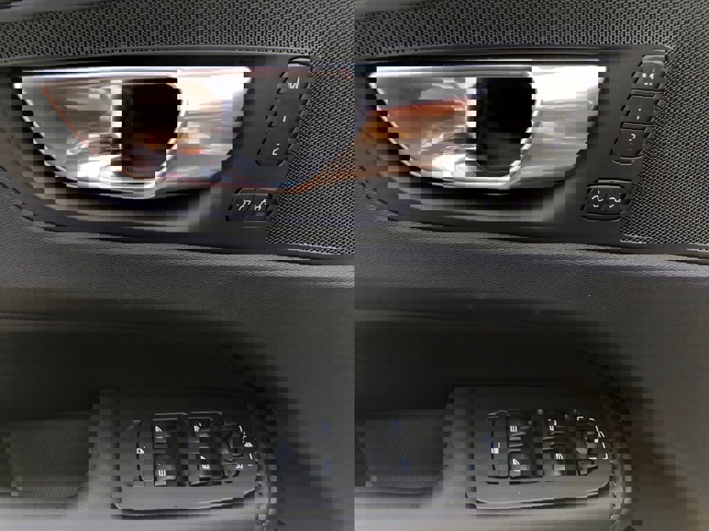 New 2025 Volvo XC60 B5 Core w/ Protection Package Premier image 12