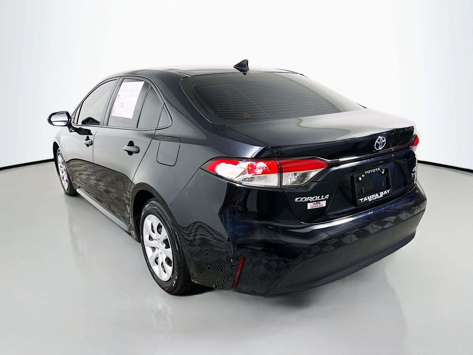 Used 2025 Toyota Corolla LE FWD image 8