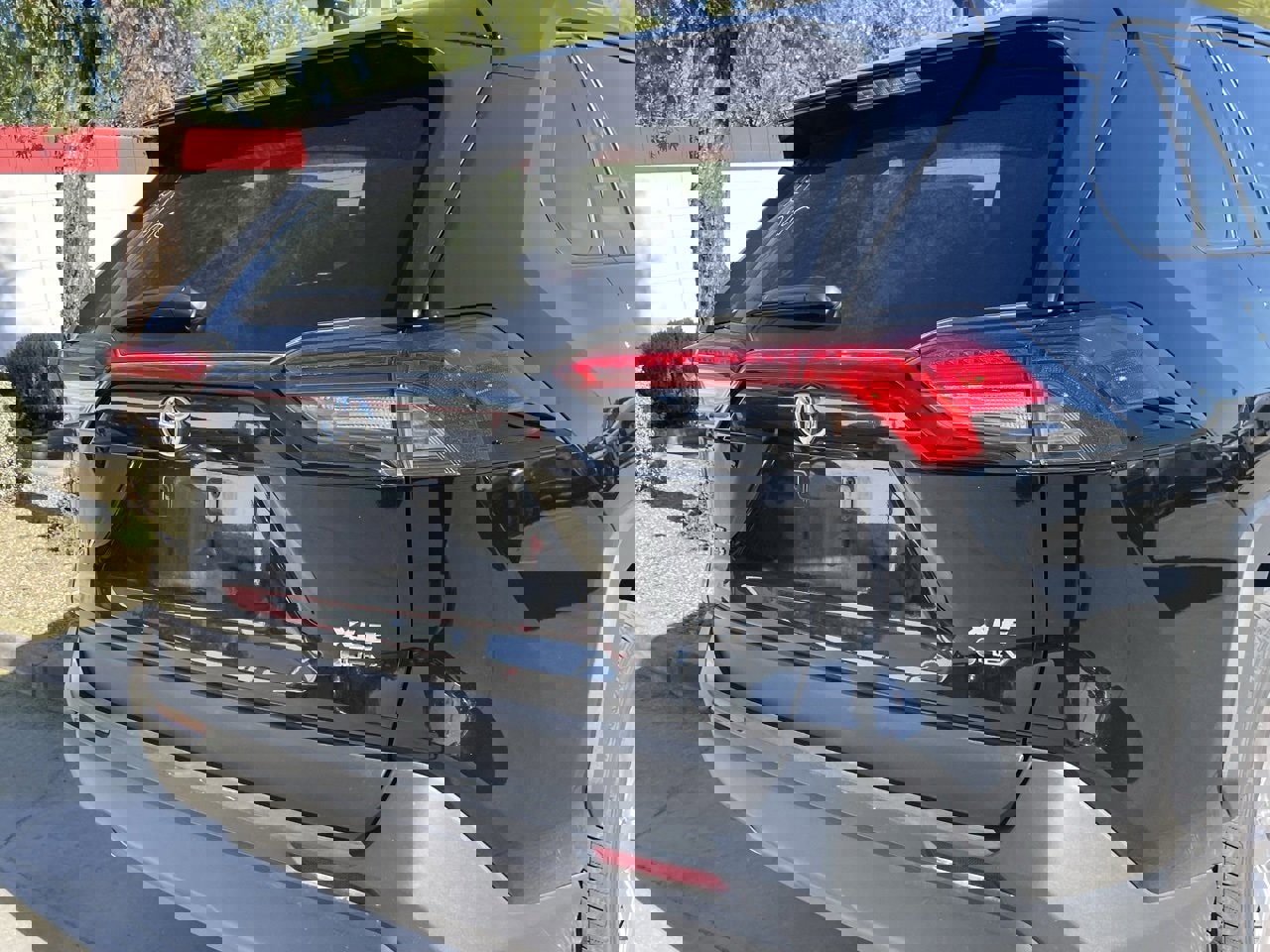 Used 2025 Toyota RAV4 XLE image 4