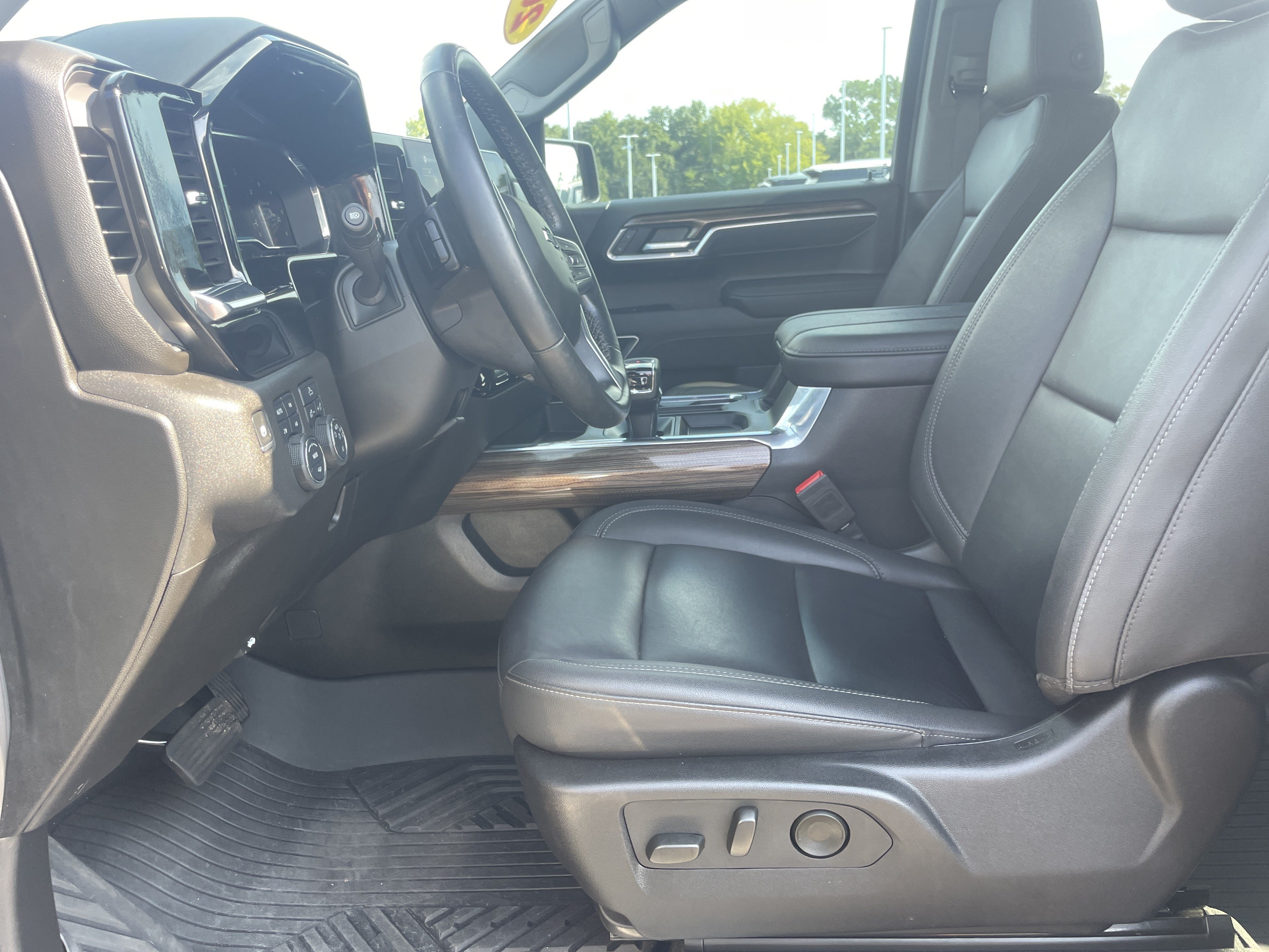 Used 2025 Chevrolet Silverado 1500 RST AWD/4WD image 19