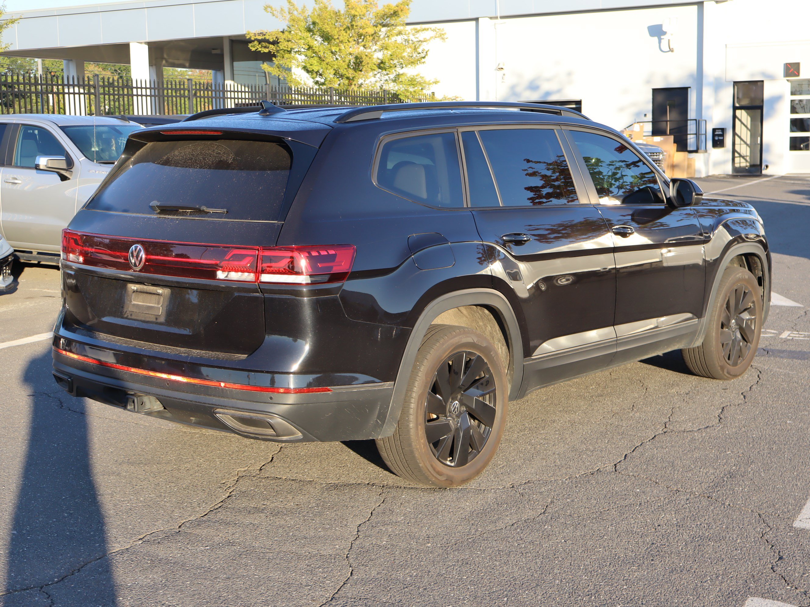 Used 2024 Volkswagen Atlas SE FWD image 21