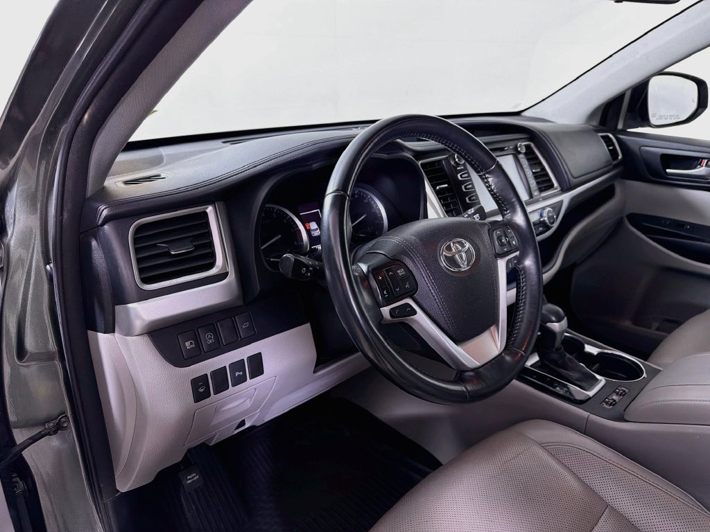 Used 2018 Toyota Highlander Limited AWD/4WD image 10