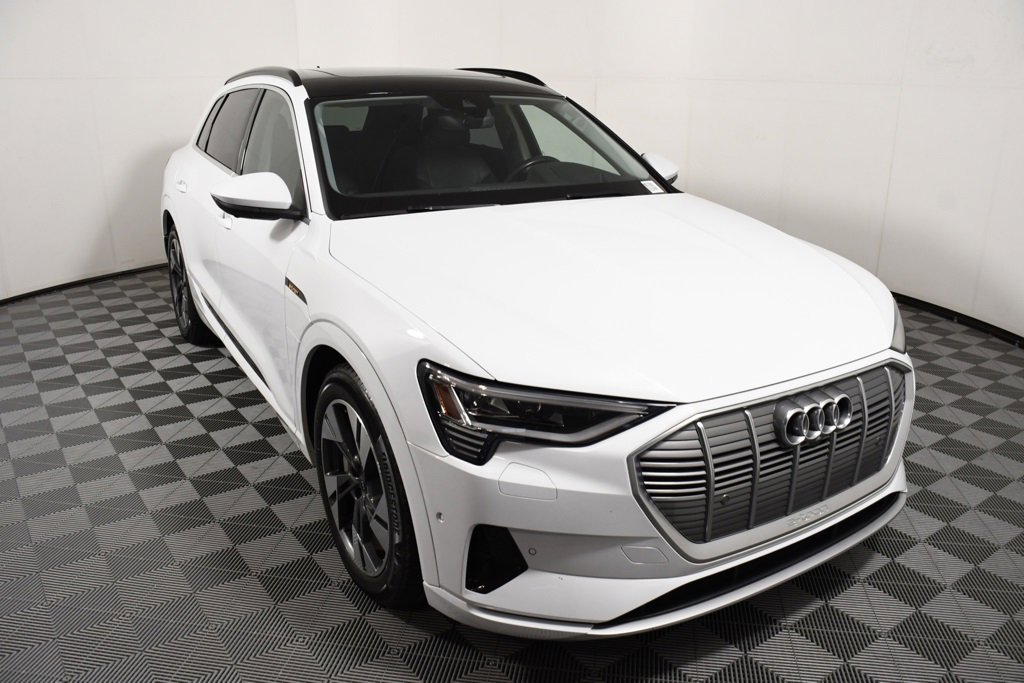 Used 2021 Audi e-tron Prestige w/ Prestige Package image 9
