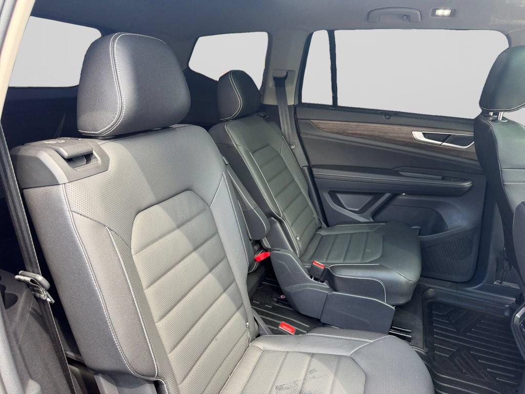 Used 2025 Volkswagen Atlas SEL AWD/4WD image 18