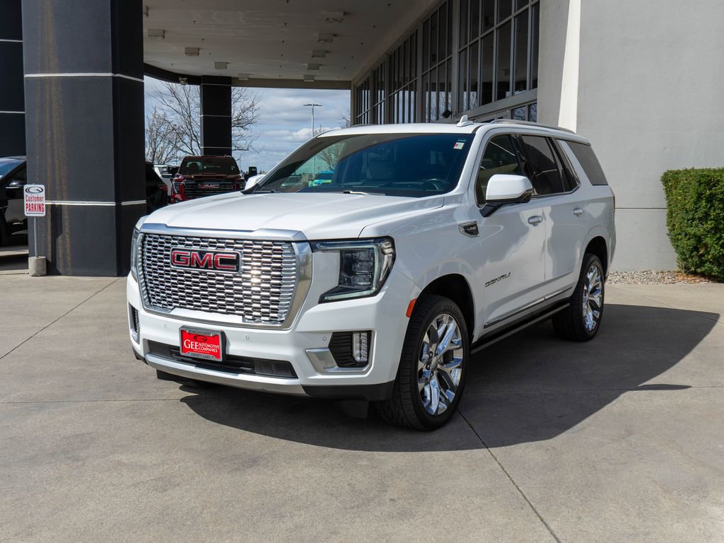 Used 2021 GMC Yukon Denali w/ Denali Premium Package AWD/4WD image 3