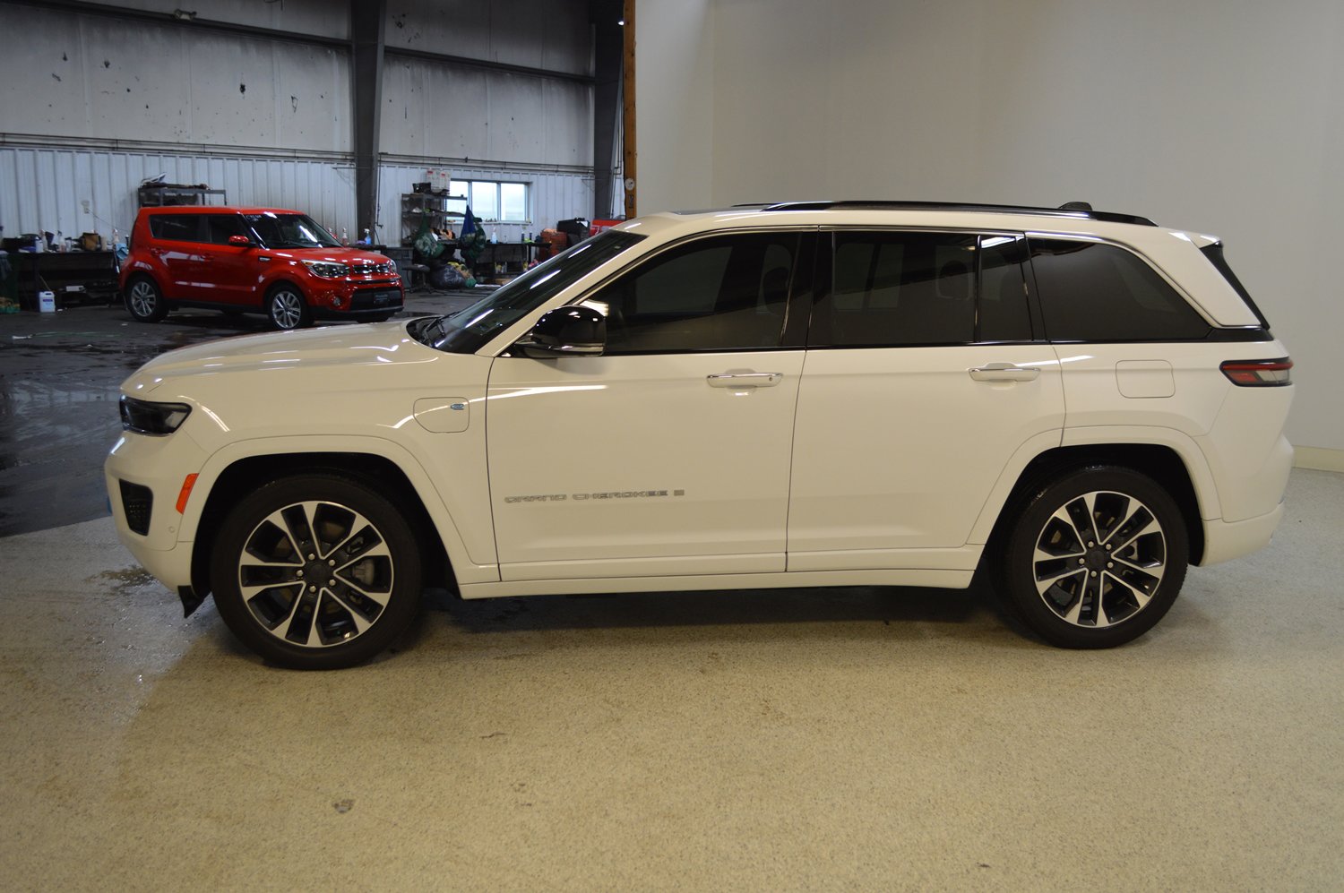 Used 2023 Jeep Grand Cherokee Overland w/ Advanced Protech Group III image 6