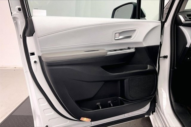 Used 2025 Toyota Sienna XLE image 26
