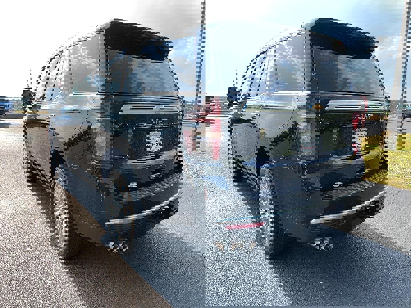 Used 2023 Chevrolet Tahoe High Country w/ Advanced Technology Package AWD/4WD image 7