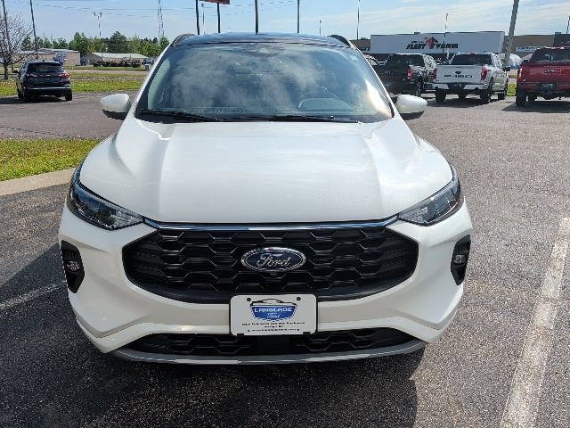 Certified 2023 Ford Escape ST-Line Select w/ Tech Pack #2 AWD/4WD image 2