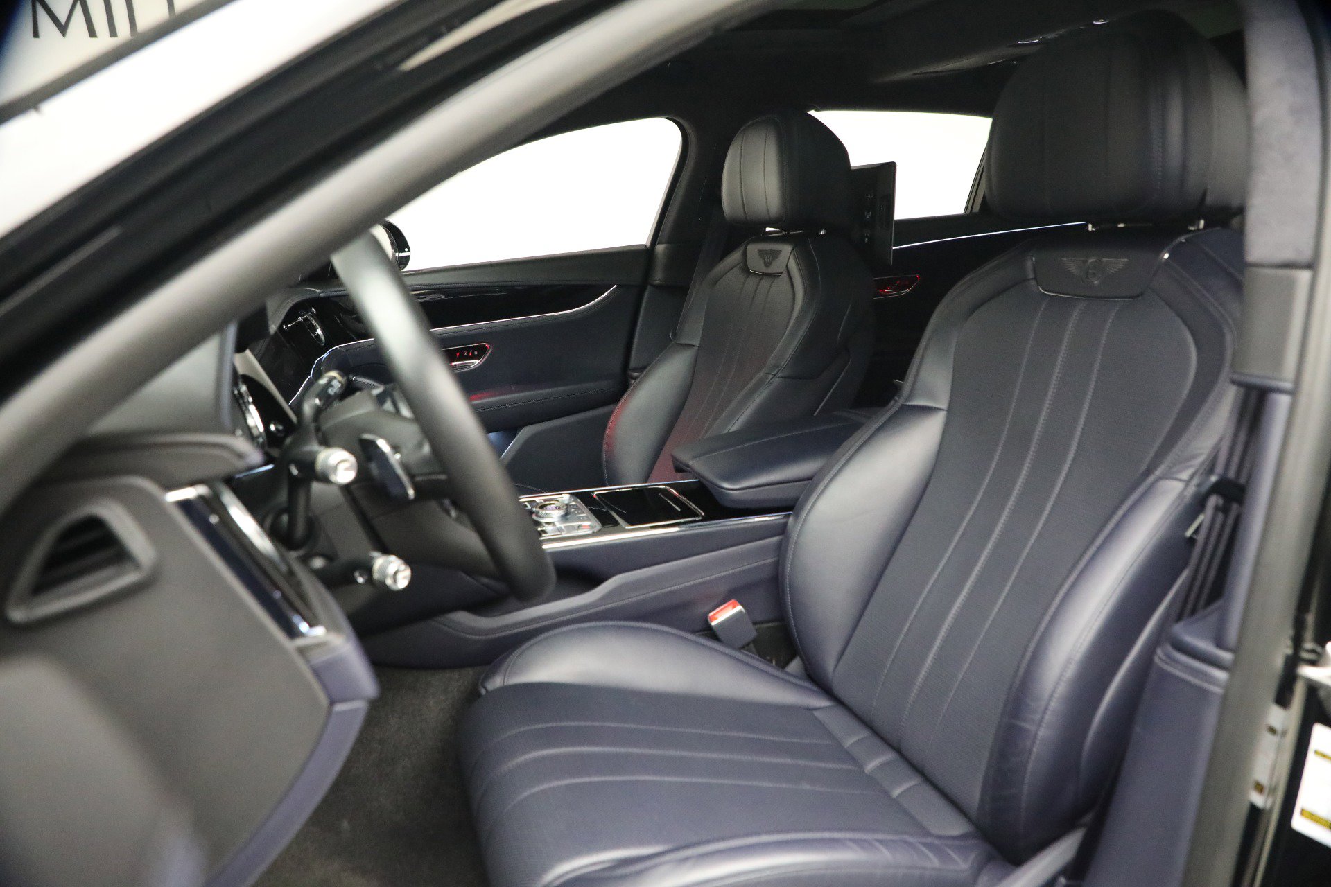 Used 2023 Bentley Flying Spur V8 image 21