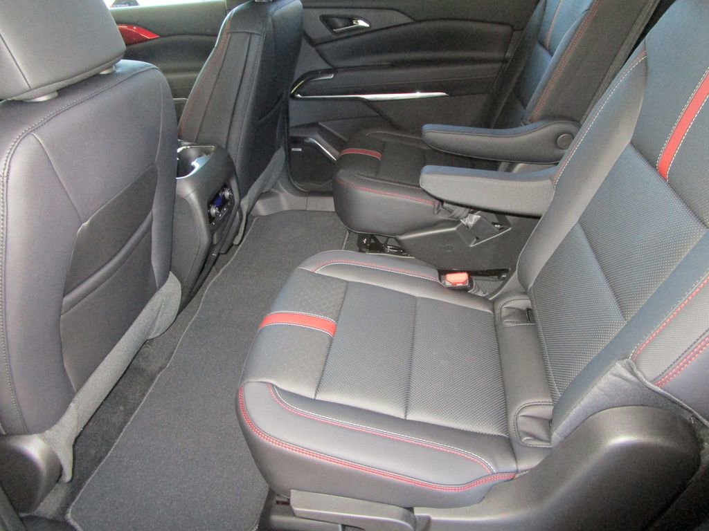 New 2026 Chevrolet Traverse RS w/ LPO, Floor Liner Package image 17