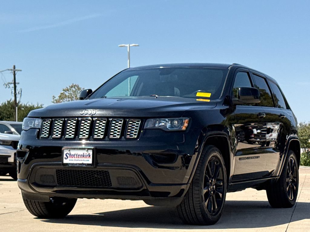 Used 2022 Jeep Grand Cherokee Laredo X RWD image 3
