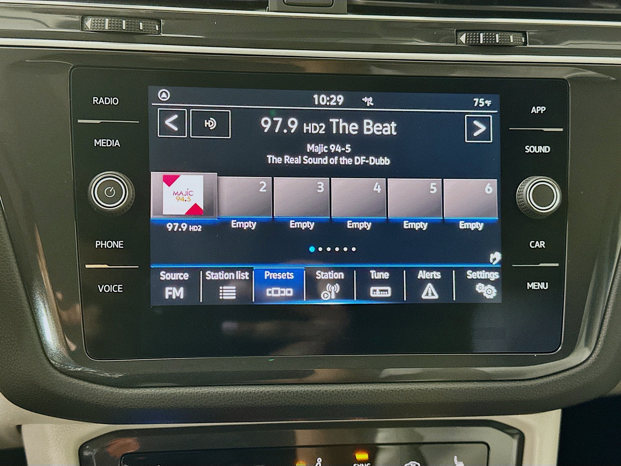 Used 2024 Volkswagen Tiguan SE FWD image 19