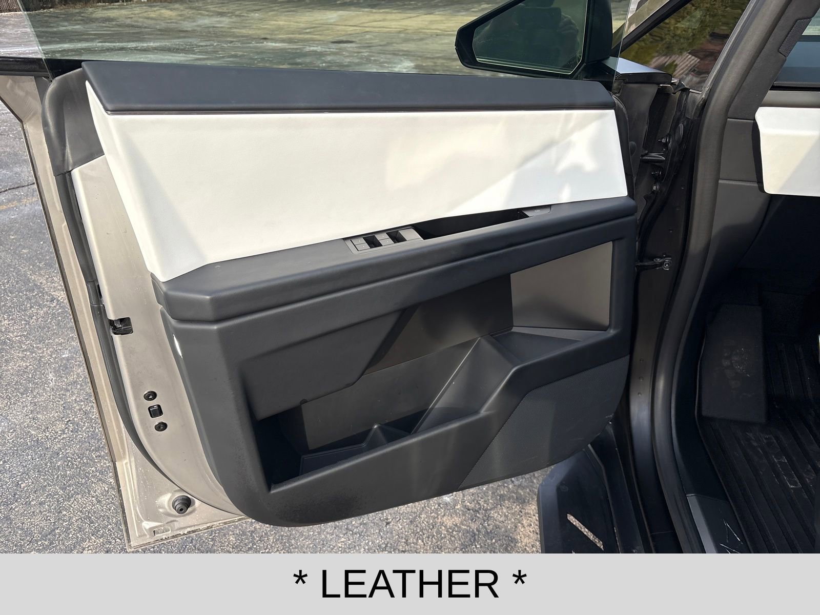 Used 2024 Tesla Cybertruck AWD Crew Cab image 10